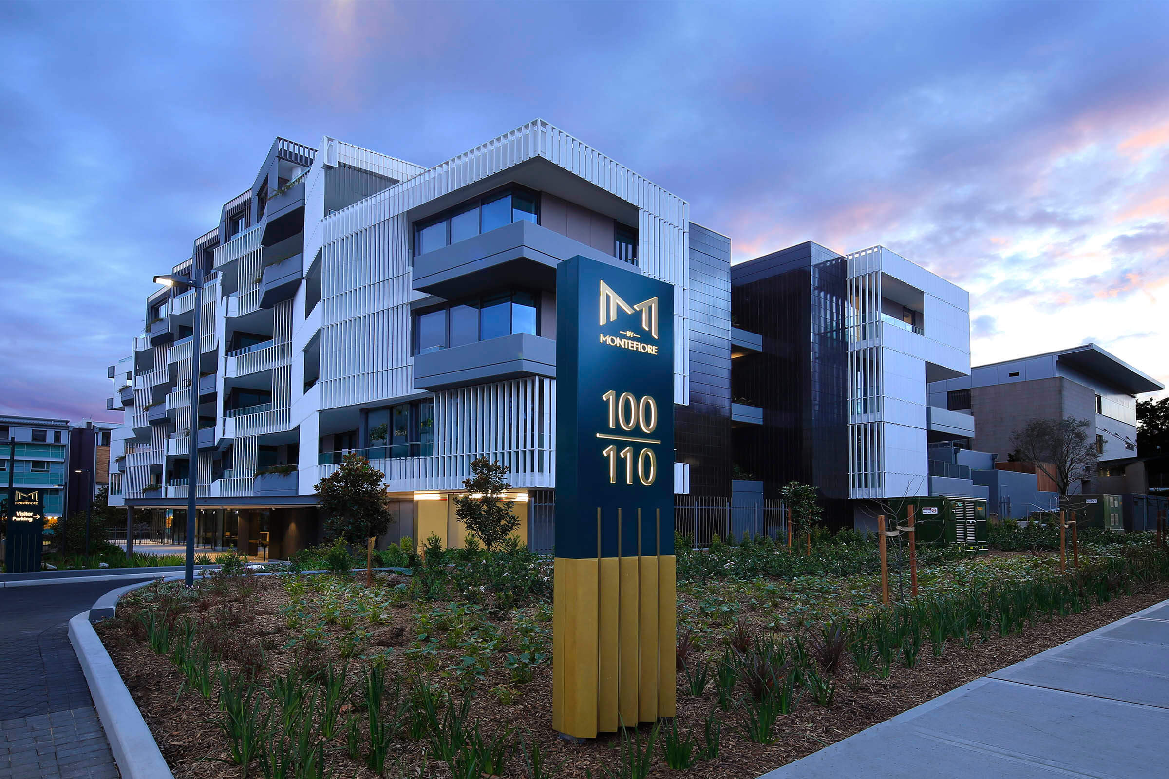 001-Hero-exterior-development-with-dusk-cloudy-sky-background-M-by-Montefiore-Richard-Crookes-Constructions-Lifestyle-Living