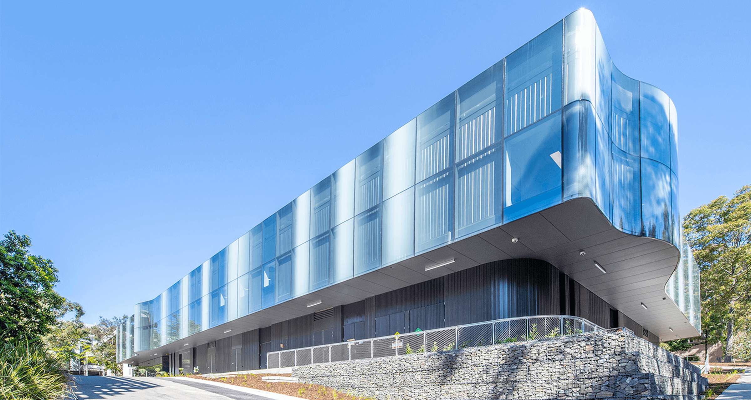 001-hero-image-along-length-of-facade-UoN-BioResearch-Facility-Richard-Crookes-Constructions